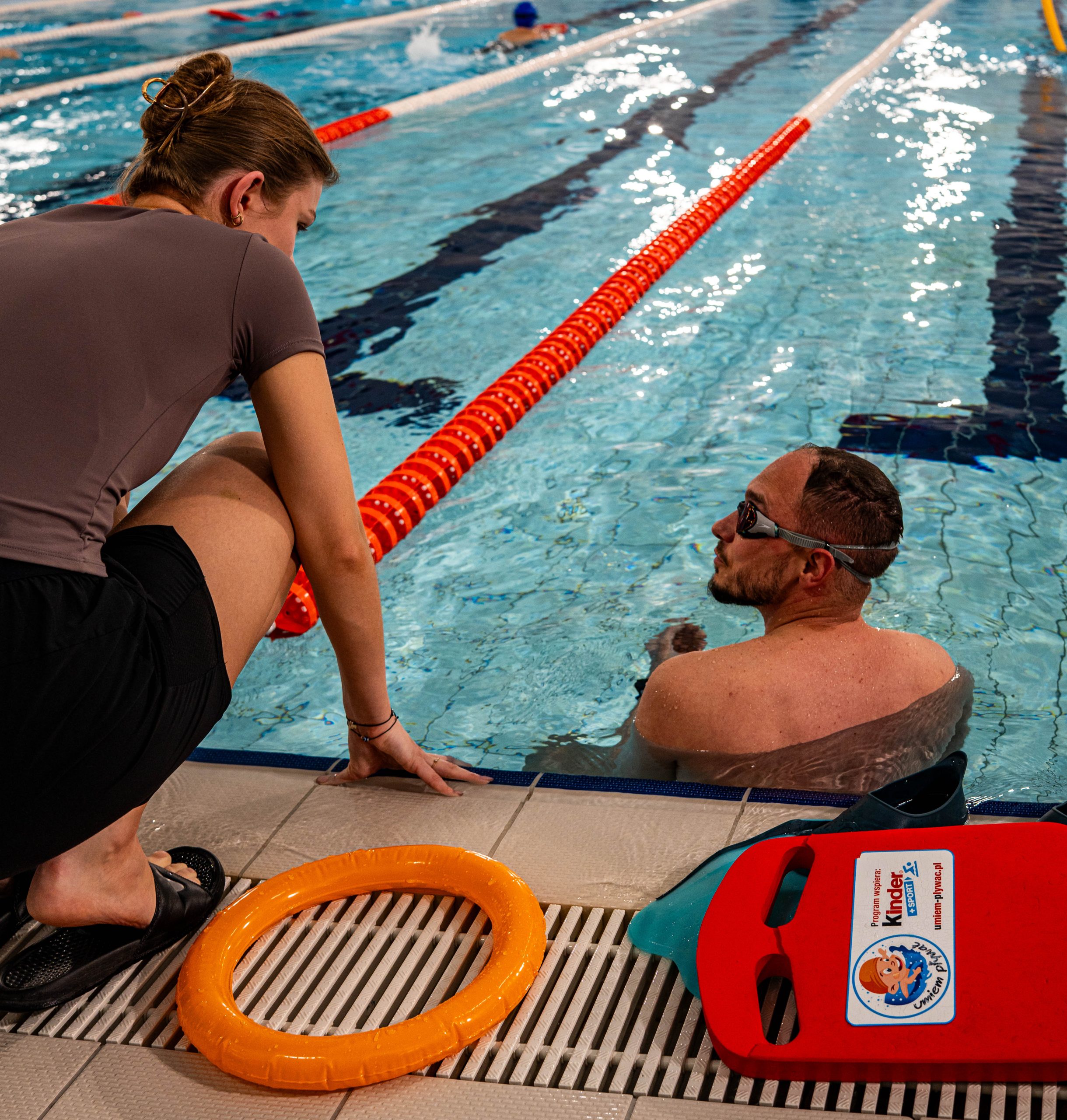 Zajęcia pływania dla dorosłych na basenie